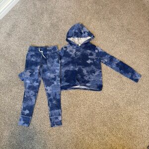 Old Navy Blue tie-dye outfit. Hoodie (Large 10-12) and joggers (medium 8)